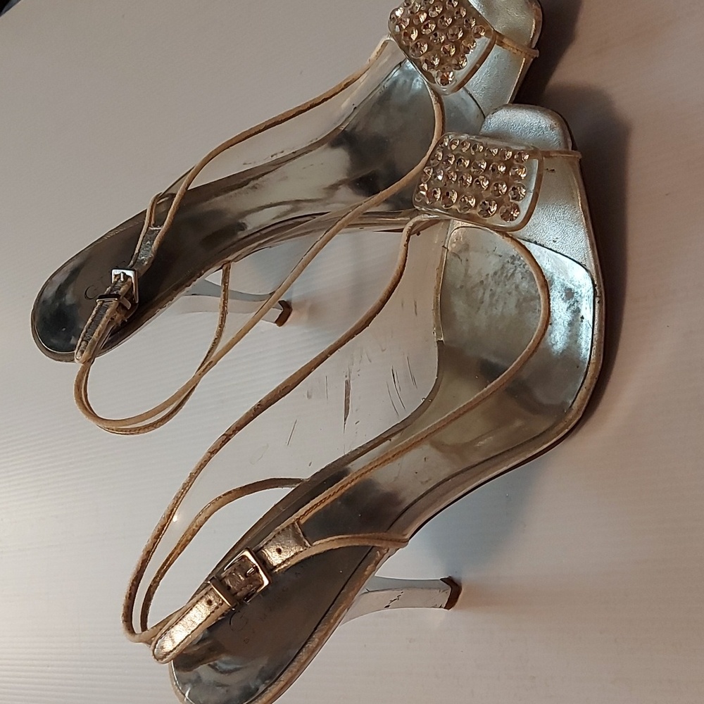 GUESS see thru Silver pumps